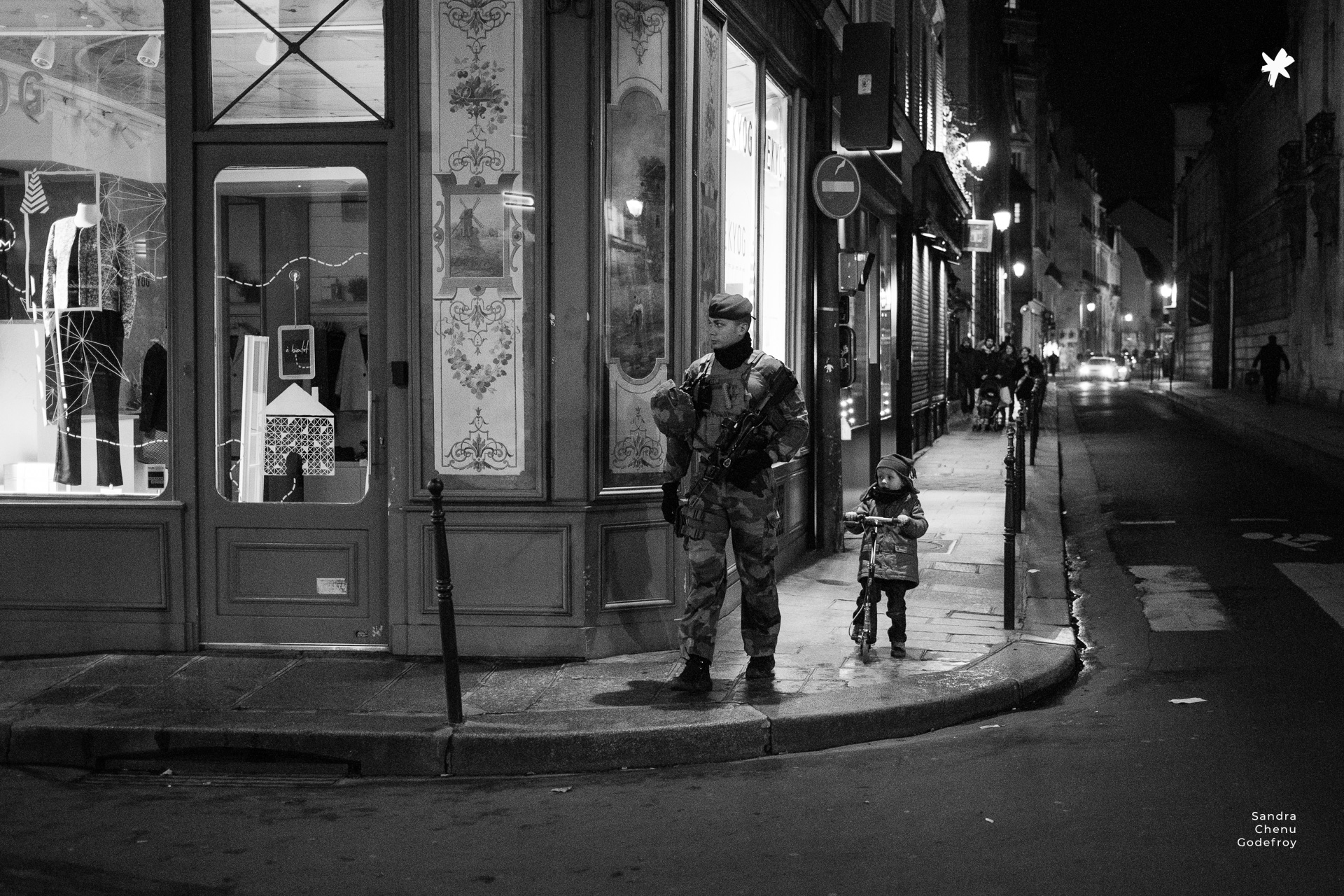 « Vous n’avez pas une famille avec qui passer les fêtes ? »